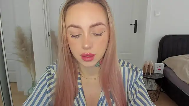 sexyCoralie online show from September 10, 2025, 6:45 am