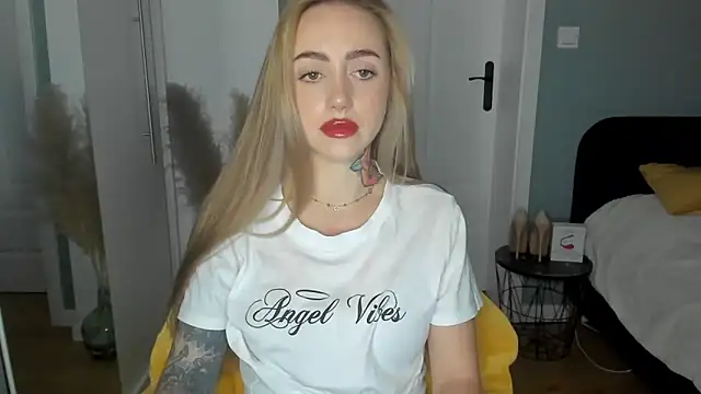 sexyCoralie online show from May 5, 2026, 6:49 am