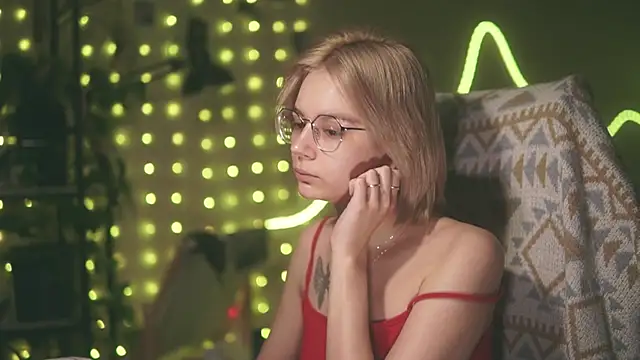 alyssa sweet online show from June 17, 2026, 4:56 am