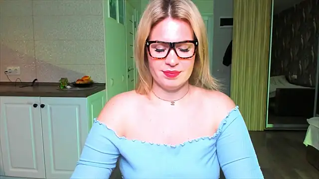 HotTiffani online show from November 5, 2025, 3:48 pm