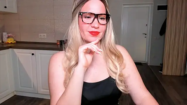 HotTiffani online show from October 4, 2025, 1:12 pm