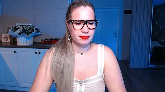 HotTiffani online show from September 14, 2025, 3:12 pm