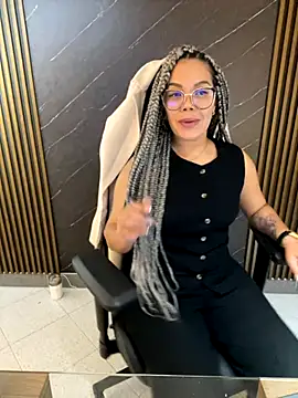 KellyBrooklyn  online show from October 21, 2025, 1:21 pm