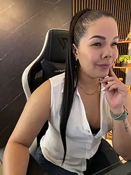 KellyBrooklyn  online show from April 11, 2026, 3:38 pm