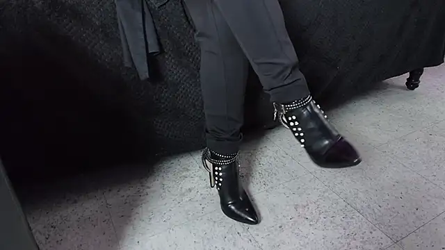  Jade 16 online show from December 17, 2025, 11:59 am