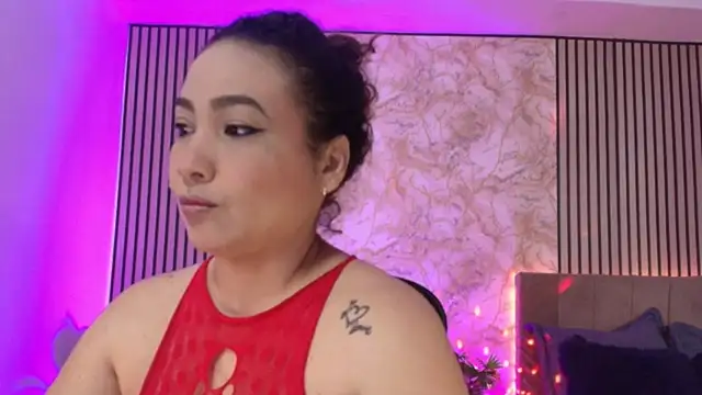 Snapshot of JuliRamirez chatting on June 12, 2026, 12:47 pm JuliRamirez online show from June 12, 2026, 12:47 pm