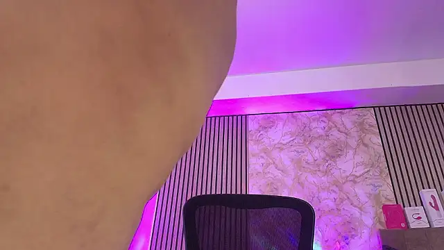 Snapshot of JuliRamirez chatting on March 13, 2026, 12:54 pm JuliRamirez online show from March 13, 2026, 12:54 pm