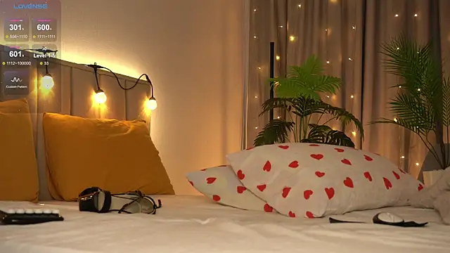 juli hox online show from September 21, 2025, 10:53 am