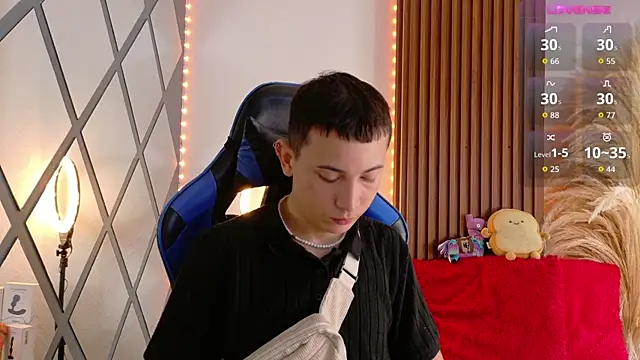 Chris Bennett online show from September 12, 2025, 1:33 pm