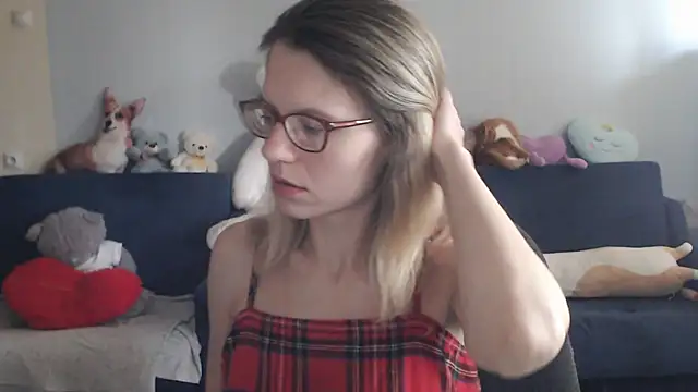 night is dark online show from September 12, 2025, 2:06 pm