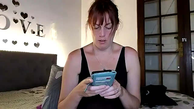 Snapshot of MissLilooo chatting on May 27, 2026, 8:27 pm MissLilooo online show from May 27, 2026, 8:27 pm