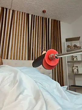 valerie lya online show from March 3, 2026, 12:45 pm