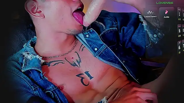 Snapshot of warm_sac chatting on October 18, 2025, 1:51 am warm sac online show from October 18, 2025, 1:51 am