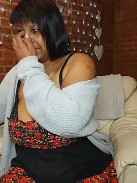 Lilybanx online show from May 5, 2026, 7:39 pm