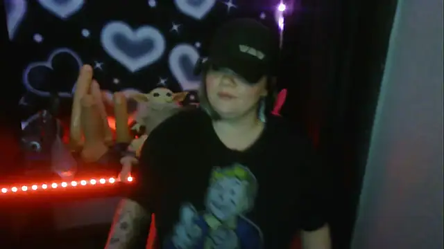 Snapshot of HoneyChambers chatting on March 14, 2026, 10:49 pm HoneyChambers online show from March 14, 2026, 10:49 pm