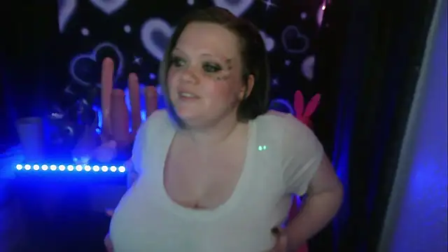 Snapshot of HoneyChambers chatting on March 5, 2026, 11:43 pm HoneyChambers online show from March 5, 2026, 11:43 pm