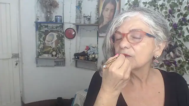 Snapshot of FunnyGrandma chatting on March 7, 2026, 12:17 am FunnyGrandma online show from March 7, 2026, 12:17 am