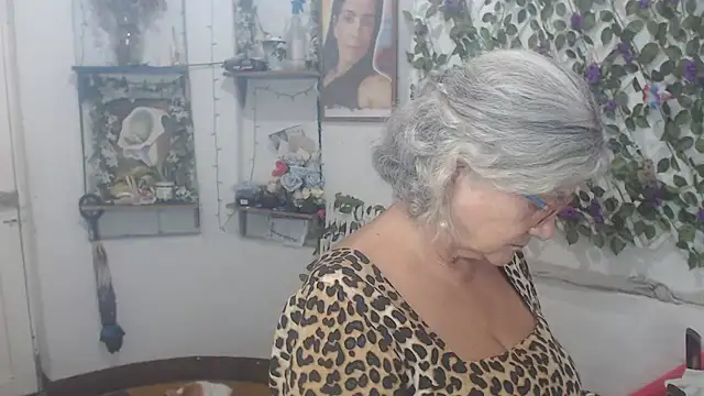 FunnyGrandma online show from November 30, 2025, 12:55 am