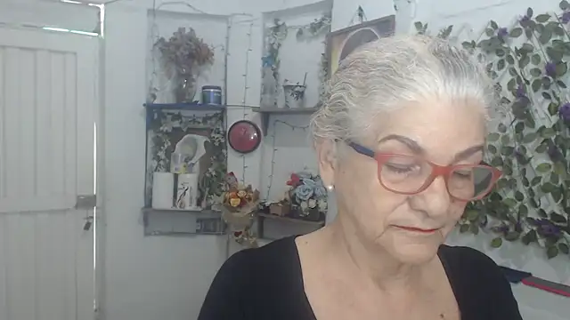 Snapshot of FunnyGrandma chatting on March 13, 2026, 2:44 pm FunnyGrandma online show from March 13, 2026, 2:44 pm