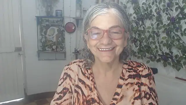 Snapshot of FunnyGrandma chatting on February 18, 2026, 12:34 pm FunnyGrandma online show from February 18, 2026, 12:34 pm