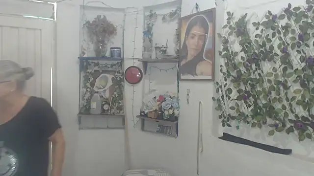 Snapshot of FunnyGrandma chatting on February 25, 2026, 5:02 pm FunnyGrandma online show from February 25, 2026, 5:02 pm