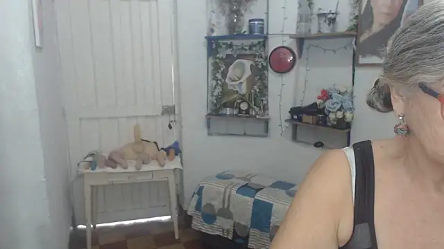 Snapshot of FunnyGrandma chatting on March 5, 2026, 7:43 pm FunnyGrandma online show from March 5, 2026, 7:43 pm