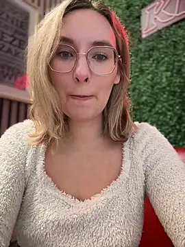 Snapshot of The_Snowwhitee chatting on March 15, 2025, 9:19 am The Snowwhitee online show from March 15, 2025, 9:19 am