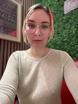 Snapshot of The_Snowwhitee chatting on March 18, 2025, 7:12 pm The Snowwhitee online show from March 18, 2025, 7:12 pm