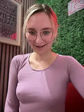 Snapshot of The_Snowwhitee chatting on March 9, 2025, 6:21 pm The Snowwhitee online show from March 9, 2025, 6:21 pm