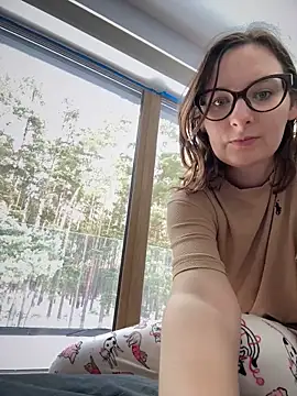 Snapshot of The_Snowwhitee chatting on February 15, 2026, 8:46 am The Snowwhitee online show from February 15, 2026, 8:46 am