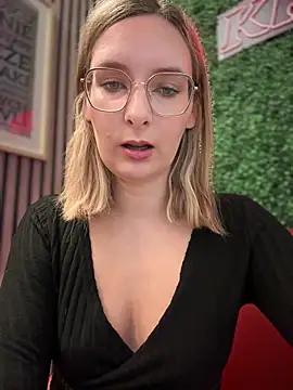 Snapshot of The_Snowwhitee chatting on March 6, 2025, 9:14 am The Snowwhitee online show from March 6, 2025, 9:14 am