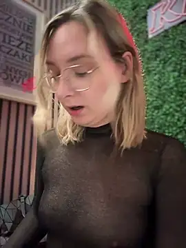 Snapshot of The_Snowwhitee chatting on March 8, 2025, 9:08 pm The Snowwhitee online show from March 8, 2025, 9:08 pm