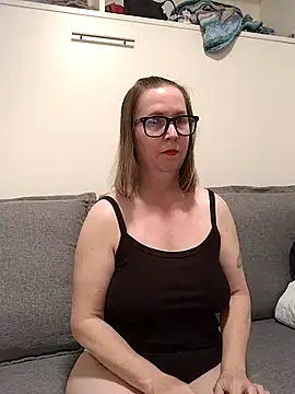 SweetandNaughty1 online show from March 16, 2026, 3:36 am