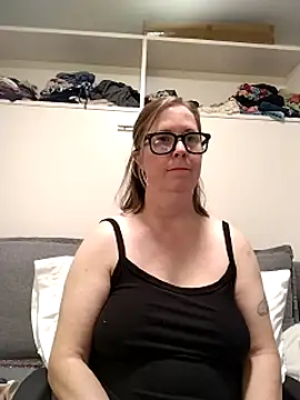 SweetandNaughty1 online show from July 7, 2026, 6:47 am