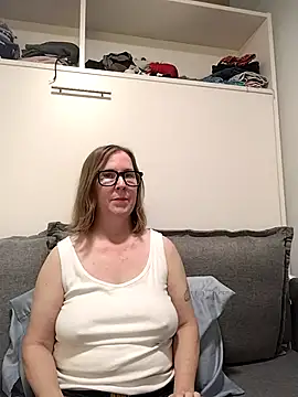 SweetandNaughty1 online show from June 5, 2026, 3:55 am