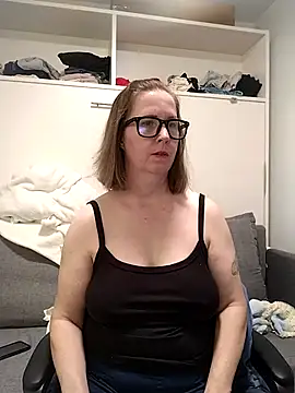 SweetandNaughty1 online show from June 11, 2026, 9:45 pm
