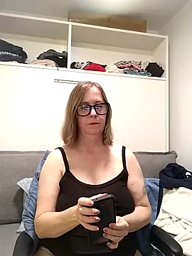 SweetandNaughty1 online show from June 16, 2026, 4:23 am