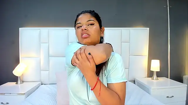 yeral2017 online show from November 18, 2025, 3:26 pm