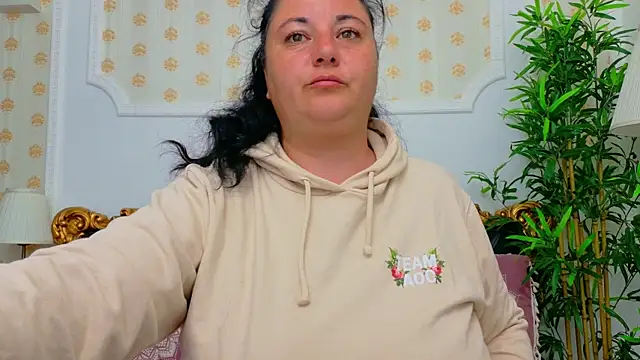 AleshaArabian online show from May 6, 2026, 3:54 am