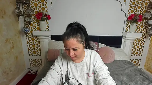 AleshaArabian online show from October 25, 2025, 4:22 am