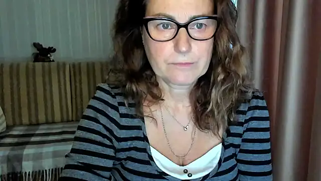 lauraoven online show from October 25, 2025, 9:08 am