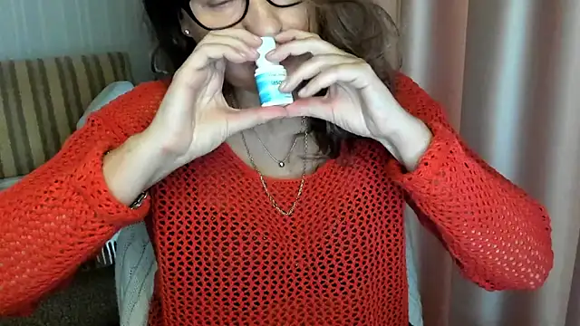 lauraoven online show from November 2, 2025, 8:52 am