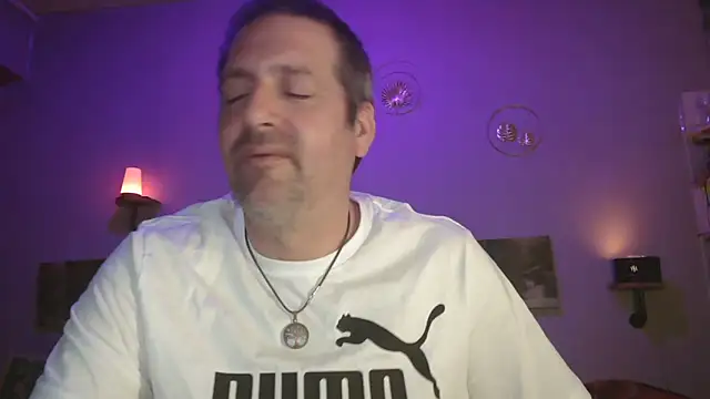 Snapshot of matrikes1 chatting on March 18, 2025, 10:15 pm matrikes1 online show from March 18, 2025, 10:15 pm