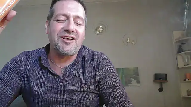 Snapshot of matrikes1 chatting on April 16, 2026, 3:13 pm matrikes1 online show from April 16, 2026, 3:13 pm