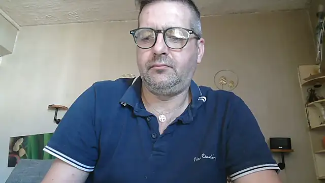 Snapshot of matrikes1 chatting on April 7, 2026, 1:02 pm matrikes1 online show from April 7, 2026, 1:02 pm