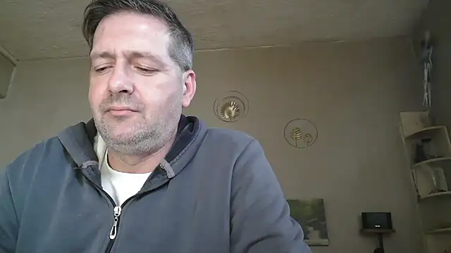 Snapshot of matrikes1 chatting on March 24, 2026, 4:18 pm matrikes1 online show from March 24, 2026, 4:18 pm