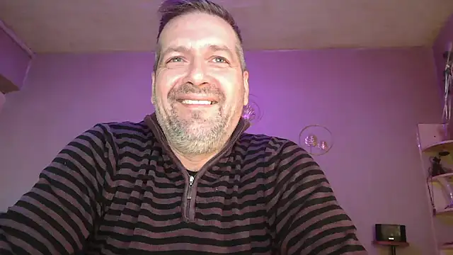 Snapshot of matrikes1 chatting on April 1, 2026, 5:21 pm matrikes1 online show from April 1, 2026, 5:21 pm