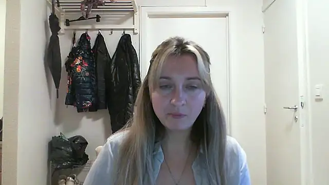 SusanCurt online show from November 21, 2025, 10:47 am