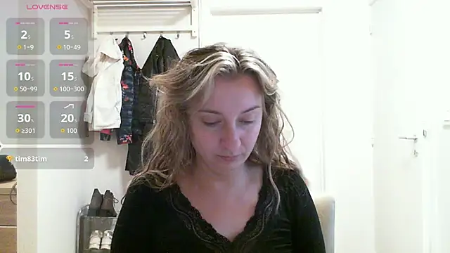 SusanCurt online show from October 15, 2025, 8:33 am