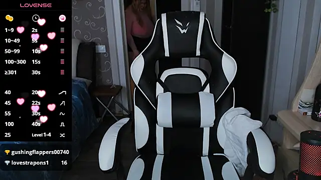 Mini Mo online show from February 25, 2025, 11:32 am